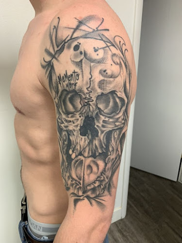 Hybiscus Tattoo and Piercing
