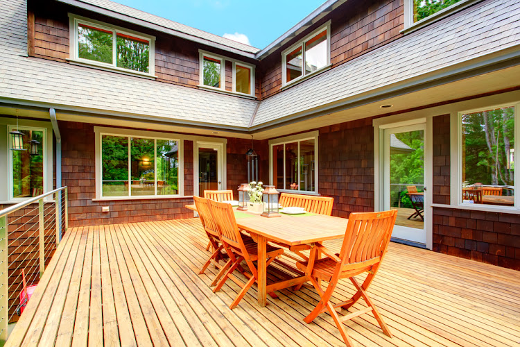 Logan Deck & Fence